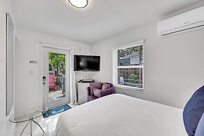 Inn On The Drive ( Adults Only)