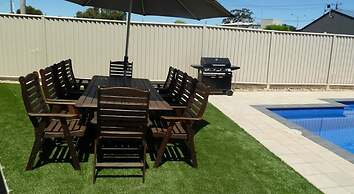 Ploughmans Motor Inn