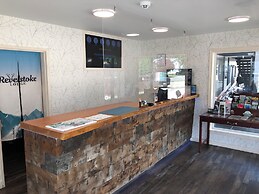 Revelstoke Lodge