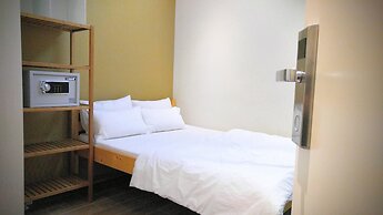 Nuts Hotel