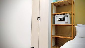 Nuts Hotel