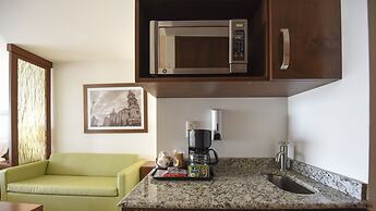 Holiday Inn Express & Suites Celaya by IHG