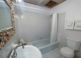 Tingum Village Hotel