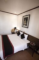 City Bay Hotel