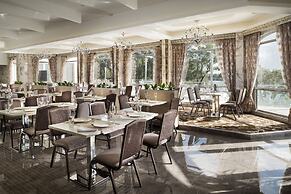 Swan River Hotel