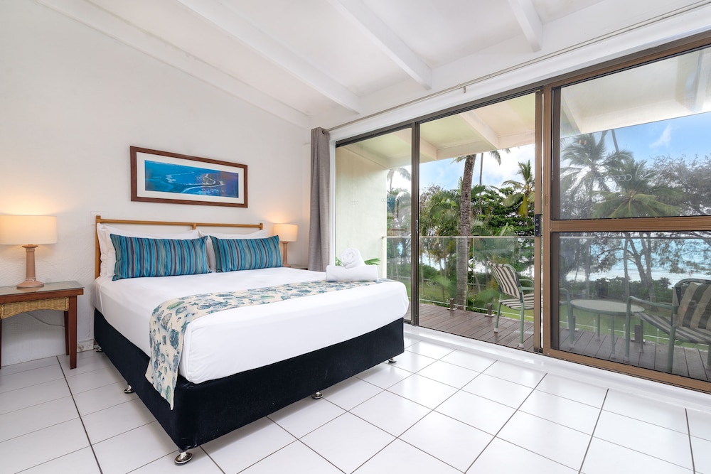 Seascape Holidays – Beachfront Terraces