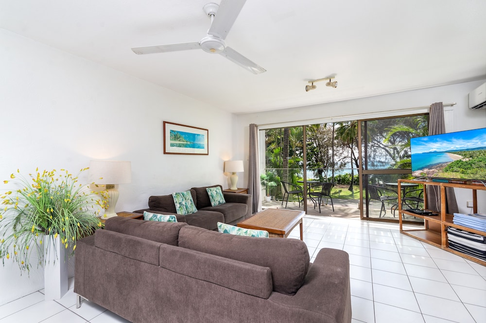 Seascape Holidays – Beachfront Terraces