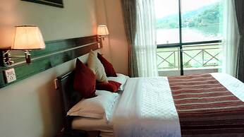 Hotel Lakefront