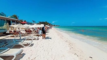 Beach House Hotel
