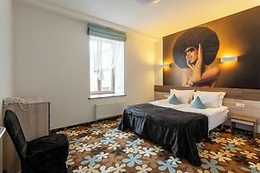 Algiro Hotel
