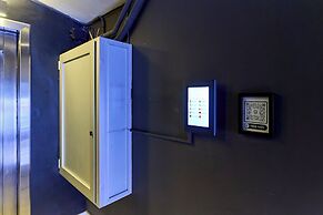 Fira Centric Apartments by gaiarooms