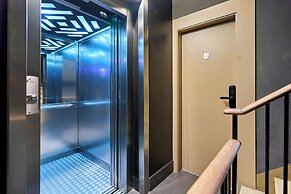 Fira Centric Apartments by gaiarooms