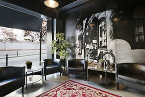 Fira Centric Apartments by gaiarooms