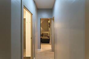 Fira Centric Apartments by gaiarooms