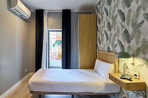 Fira Centric Apartments by gaiarooms