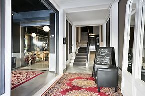 Fira Centric Apartments by gaiarooms