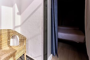 Fira Centric Apartments by gaiarooms