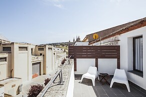 Fira Centric Apartments by gaiarooms