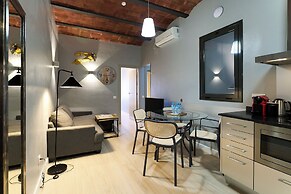 Fira Centric Apartments by gaiarooms