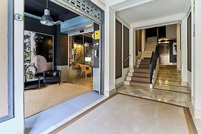 Fira Centric Apartments by gaiarooms