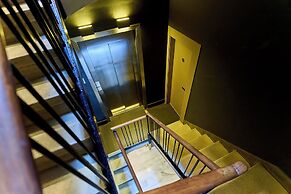 Fira Centric Apartments by gaiarooms