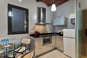 Fira Centric Apartments by gaiarooms