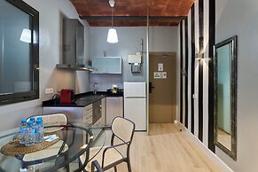 Fira Centric Apartments by gaiarooms