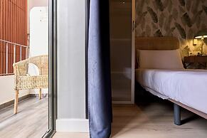 Fira Centric Apartments by gaiarooms