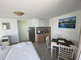 Annoula Studio & Apartments
