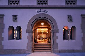 Pasadena Hotel & Pool