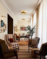 Pasadena Hotel & Pool