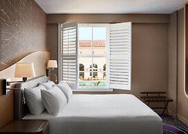 Pasadena Hotel & Pool