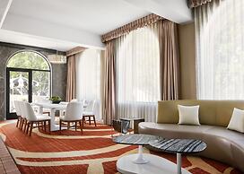 Pasadena Hotel & Pool