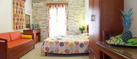 Plaka Hotel II