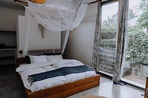 Kaliwa Lodge