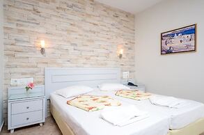 Plaka Hotel I