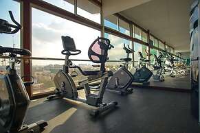 Cloud Hotel & Suites