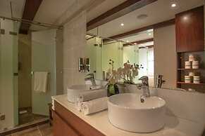 Cloud Hotel & Suites