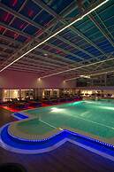 Cloud Hotel & Suites