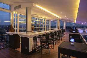 Cloud Hotel & Suites