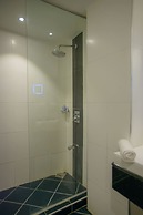 Cloud Hotel & Suites