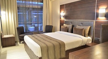 Cloud Hotel & Suites