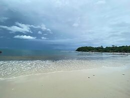 LaLune Beach Resort