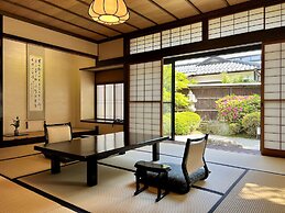Hagi No Yado Tomoe