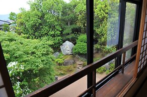 Hagi No Yado Tomoe