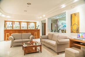 Hiona Holiday Hotel