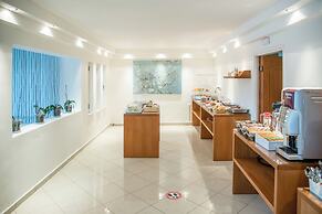 Hiona Holiday Hotel