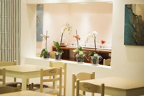 Hiona Holiday Hotel