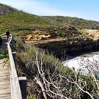 BASE Holidays - Ettalong Beach Premium Apartments