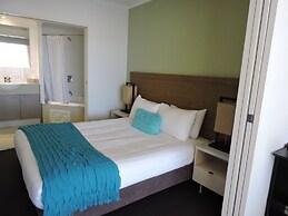 BASE Holidays - Ettalong Beach Premium Apartments